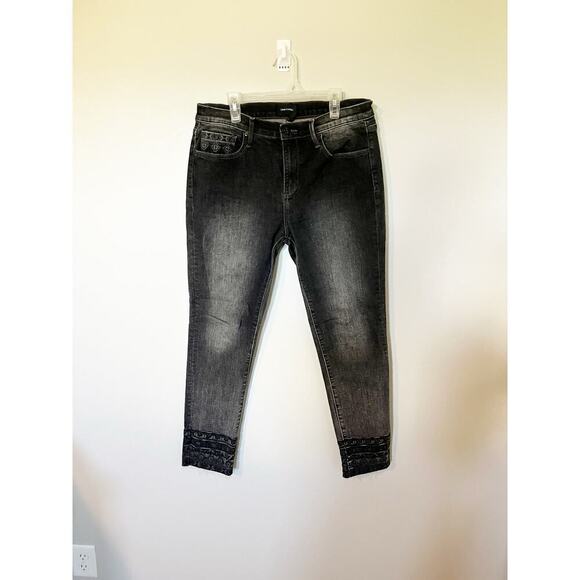 Driftwood Jackie Embroidered Black 
Ankle Jeans size 30 - Picture 1 of 11